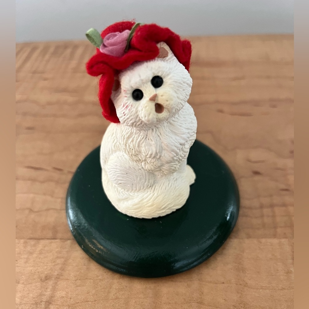 Byers Choice Ltd White Kitten Cat with Red Hat 2004